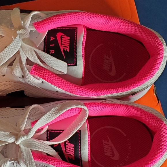 Women's Nike Air Max Bella 5 Training Shoe/Size 9.5M/Pink,White,Black - Picture 4 of 6